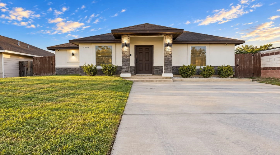 2604 La Parra Ln., LAREDO, Texas 78046, 3 Bedrooms Bedrooms, 5 Rooms Rooms,2 BathroomsBathrooms,Residential,For Sale,2604 La Parra Ln.,20264522
