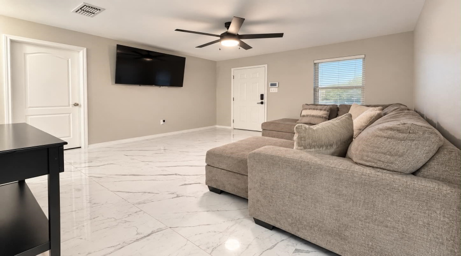 2604 La Parra Ln., LAREDO, Texas 78046, 3 Bedrooms Bedrooms, 5 Rooms Rooms,2 BathroomsBathrooms,Residential,For Sale,2604 La Parra Ln.,20264522