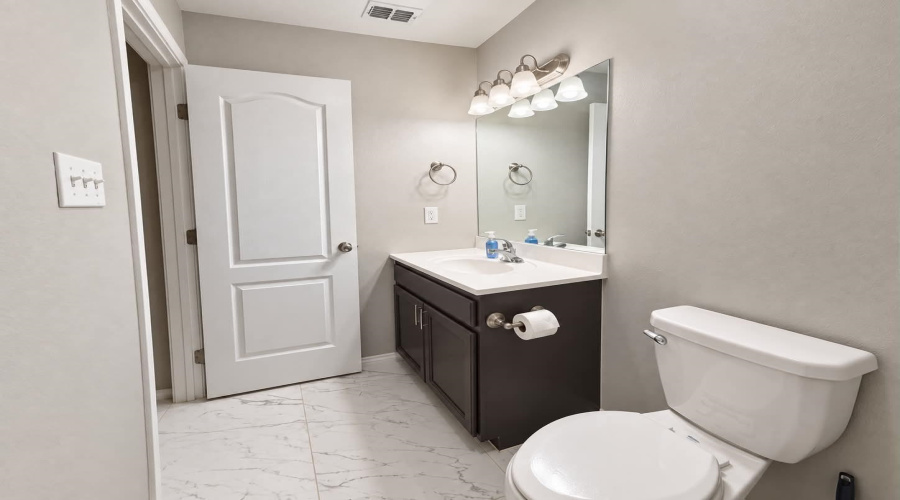 2604 La Parra Ln., LAREDO, Texas 78046, 3 Bedrooms Bedrooms, 5 Rooms Rooms,2 BathroomsBathrooms,Residential,For Sale,2604 La Parra Ln.,20264522