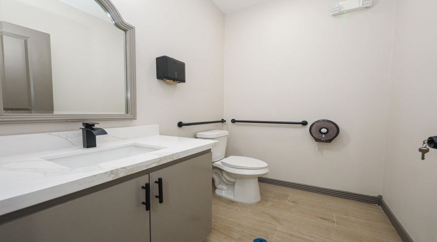 104 E Calton Rd, Laredo, Texas 78041, 1 Room Rooms,2 BathroomsBathrooms,Commercial retail/office,For Rent,104 E Calton Rd,20264531