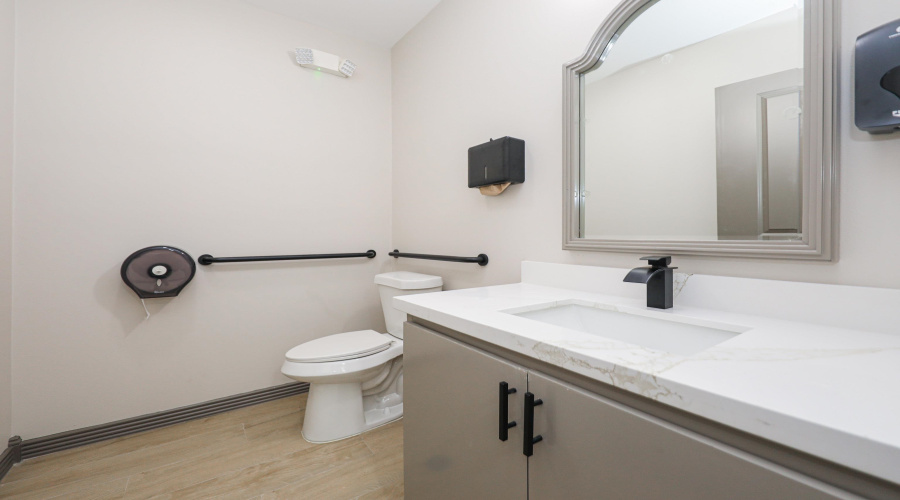 104 E Calton Rd, Laredo, Texas 78041, 1 Room Rooms,2 BathroomsBathrooms,Commercial retail/office,For Rent,104 E Calton Rd,20264531
