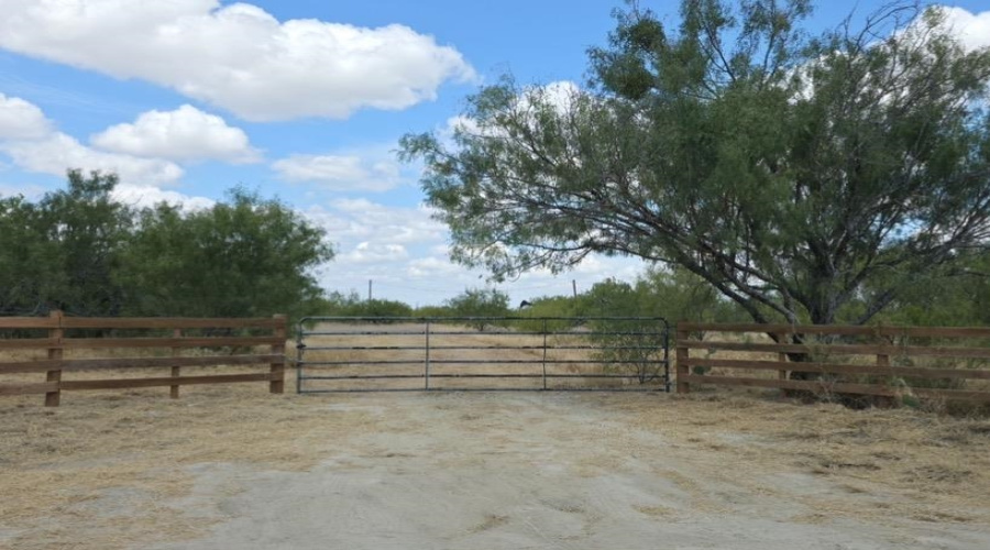 La Cometa Farms Block B 4, Lot 16, Carrizo Springs, Texas 78834, ,Land,For Sale,La Cometa Farms Block B 4, Lot 16,20264533