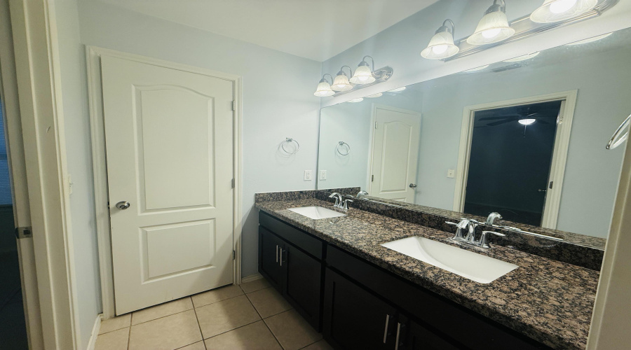 811 Bartolome Ln, Laredo, Texas 78046, 3 Bedrooms Bedrooms, 5 Rooms Rooms,2 BathroomsBathrooms,Residential,For Rent,811 Bartolome Ln,20264530