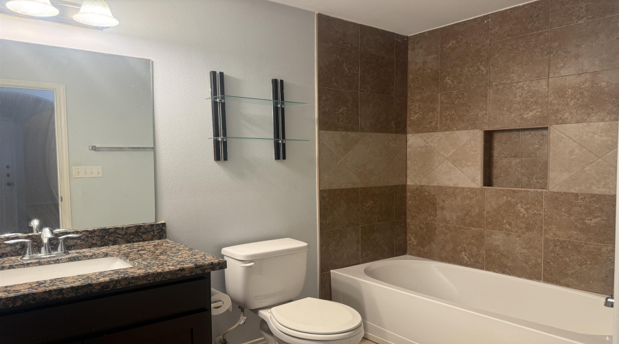 811 Bartolome Ln, Laredo, Texas 78046, 3 Bedrooms Bedrooms, 5 Rooms Rooms,2 BathroomsBathrooms,Residential,For Rent,811 Bartolome Ln,20264530