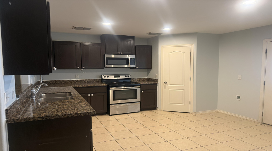 811 Bartolome Ln, Laredo, Texas 78046, 3 Bedrooms Bedrooms, 5 Rooms Rooms,2 BathroomsBathrooms,Residential,For Rent,811 Bartolome Ln,20264530