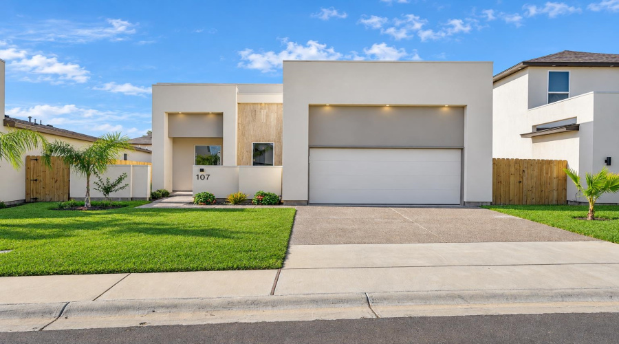 107 Balmorhea Dr., Laredo, Texas 78045, 3 Bedrooms Bedrooms, 4 Rooms Rooms,2 BathroomsBathrooms,Residential,For Sale,107 Balmorhea Dr.,20264535