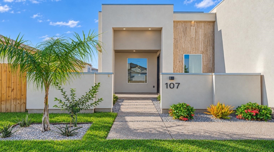107 Balmorhea Dr., Laredo, Texas 78045, 3 Bedrooms Bedrooms, 4 Rooms Rooms,2 BathroomsBathrooms,Residential,For Sale,107 Balmorhea Dr.,20264535