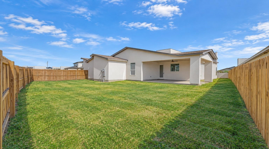 107 Balmorhea Dr., Laredo, Texas 78045, 3 Bedrooms Bedrooms, 4 Rooms Rooms,2 BathroomsBathrooms,Residential,For Sale,107 Balmorhea Dr.,20264535