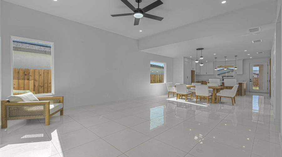 107 Balmorhea Dr., Laredo, Texas 78045, 3 Bedrooms Bedrooms, 4 Rooms Rooms,2 BathroomsBathrooms,Residential,For Sale,107 Balmorhea Dr.,20264535