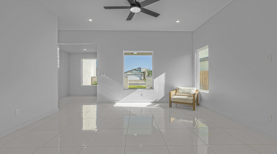 107 Balmorhea Dr., Laredo, Texas 78045, 3 Bedrooms Bedrooms, 4 Rooms Rooms,2 BathroomsBathrooms,Residential,For Sale,107 Balmorhea Dr.,20264535