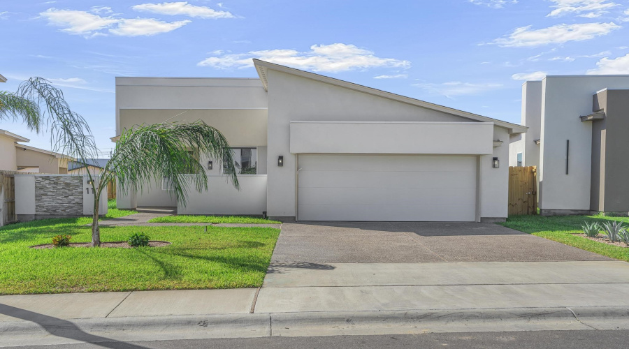 111 Balmorhea Dr., Laredo, Texas 78045, 3 Bedrooms Bedrooms, 4 Rooms Rooms,2 BathroomsBathrooms,Residential,For Sale,111 Balmorhea Dr.,20264536