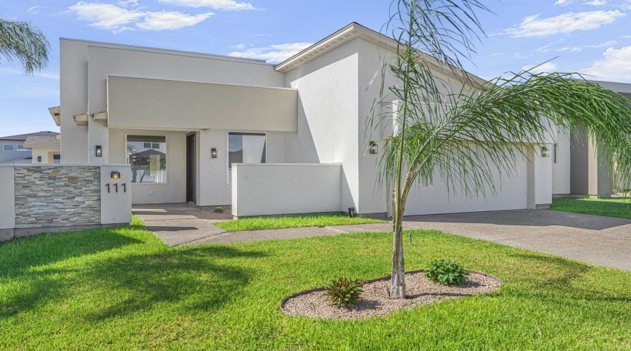 111 Balmorhea Dr., Laredo, Texas 78045, 3 Bedrooms Bedrooms, 4 Rooms Rooms,2 BathroomsBathrooms,Residential,For Sale,111 Balmorhea Dr.,20264536