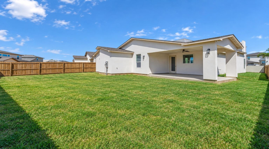 111 Balmorhea Dr., Laredo, Texas 78045, 3 Bedrooms Bedrooms, 4 Rooms Rooms,2 BathroomsBathrooms,Residential,For Sale,111 Balmorhea Dr.,20264536