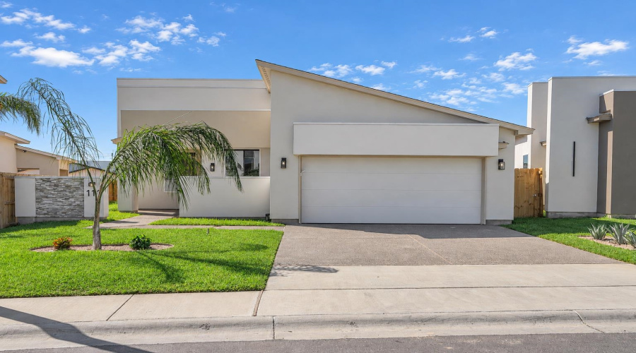 111 Balmorhea Dr., Laredo, Texas 78045, 3 Bedrooms Bedrooms, 4 Rooms Rooms,2 BathroomsBathrooms,Residential,For Sale,111 Balmorhea Dr.,20264536