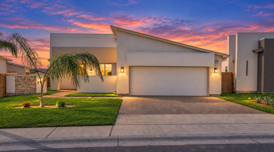 111 Balmorhea Dr., Laredo, Texas 78045, 3 Bedrooms Bedrooms, 4 Rooms Rooms,2 BathroomsBathrooms,Residential,For Sale,111 Balmorhea Dr.,20264536