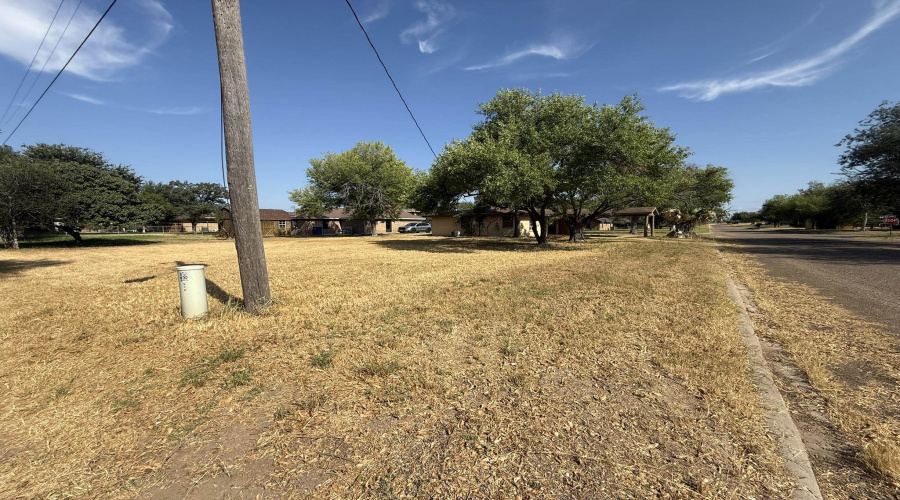 901 W. Kohler St., Hebbronville, Texas 78361, 3 Bedrooms Bedrooms, 5 Rooms Rooms,2 BathroomsBathrooms,Residential,For Sale,901 W. Kohler St.,20264541
