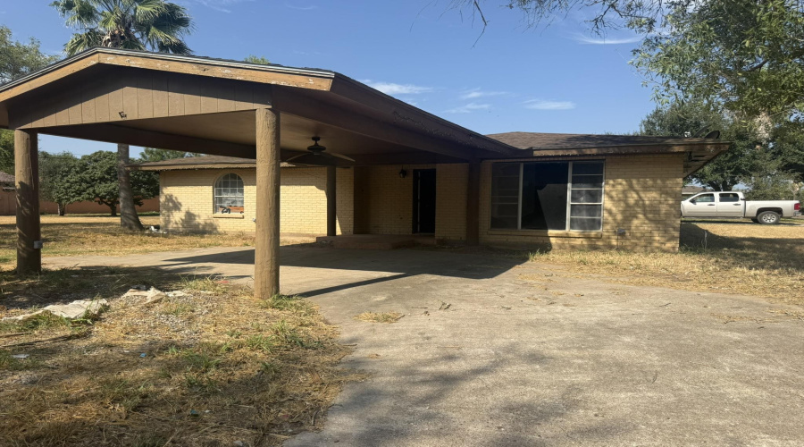 901 W. Kohler St., Hebbronville, Texas 78361, 3 Bedrooms Bedrooms, 5 Rooms Rooms,2 BathroomsBathrooms,Residential,For Sale,901 W. Kohler St.,20264541