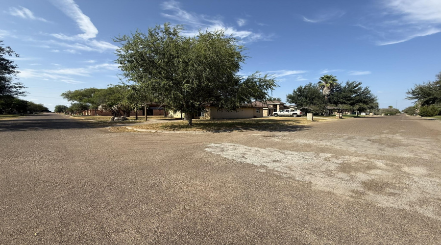 901 W. Kohler St., Hebbronville, Texas 78361, 3 Bedrooms Bedrooms, 5 Rooms Rooms,2 BathroomsBathrooms,Residential,For Sale,901 W. Kohler St.,20264541