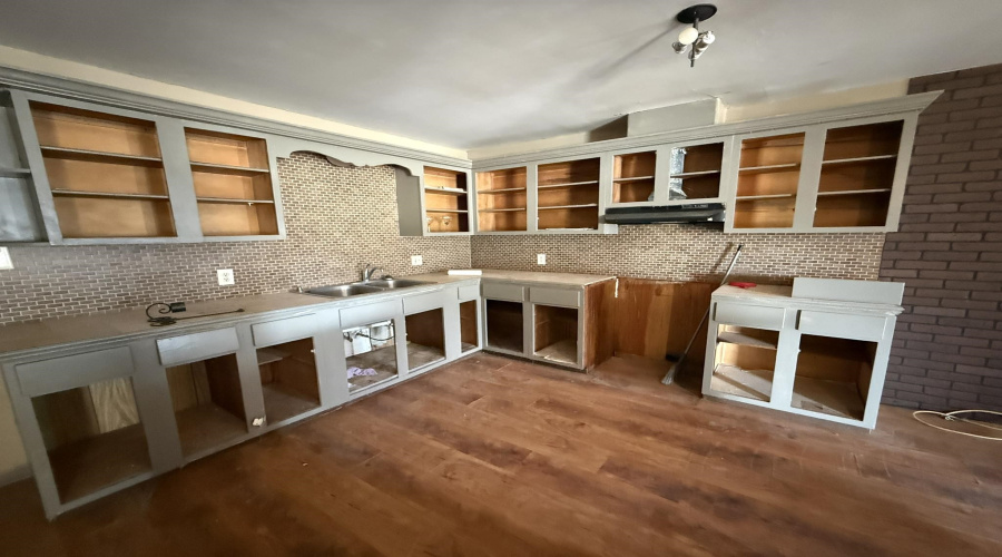 901 W. Kohler St., Hebbronville, Texas 78361, 3 Bedrooms Bedrooms, 5 Rooms Rooms,2 BathroomsBathrooms,Residential,For Sale,901 W. Kohler St.,20264541