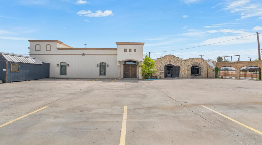 2601 Rosario St, LAREDO, Texas 78043, ,4 BathroomsBathrooms,Commercial retail/office,For Sale,2601 Rosario St,20264565