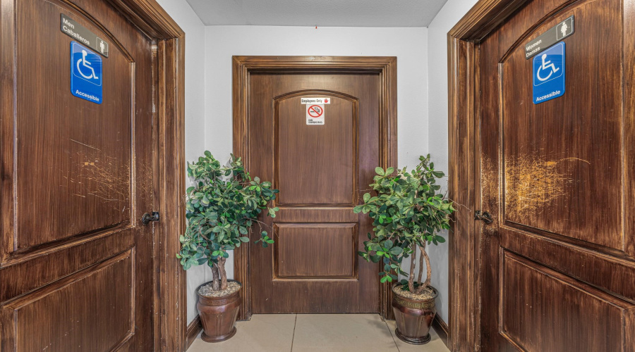 2601 Rosario St, LAREDO, Texas 78043, ,4 BathroomsBathrooms,Commercial retail/office,For Sale,2601 Rosario St,20264565