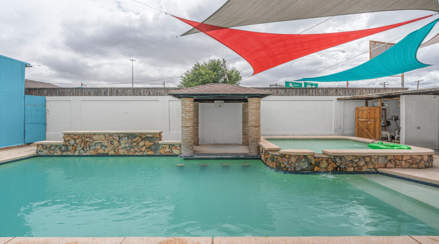 2601 Rosario St, LAREDO, Texas 78043, ,4 BathroomsBathrooms,Commercial retail/office,For Sale,2601 Rosario St,20264565