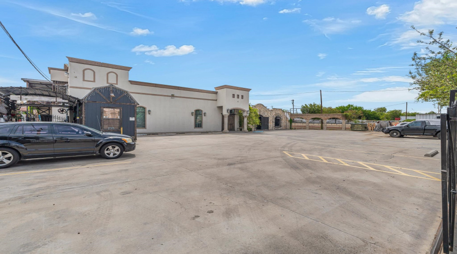 2601 Rosario St, LAREDO, Texas 78043, ,4 BathroomsBathrooms,Commercial retail/office,For Sale,2601 Rosario St,20264565