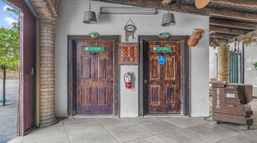 2601 Rosario St, LAREDO, Texas 78043, ,4 BathroomsBathrooms,Commercial retail/office,For Sale,2601 Rosario St,20264565