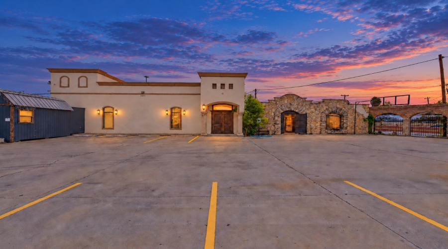 2601 Rosario St, LAREDO, Texas 78043, ,4 BathroomsBathrooms,Commercial retail/office,For Sale,2601 Rosario St,20264565