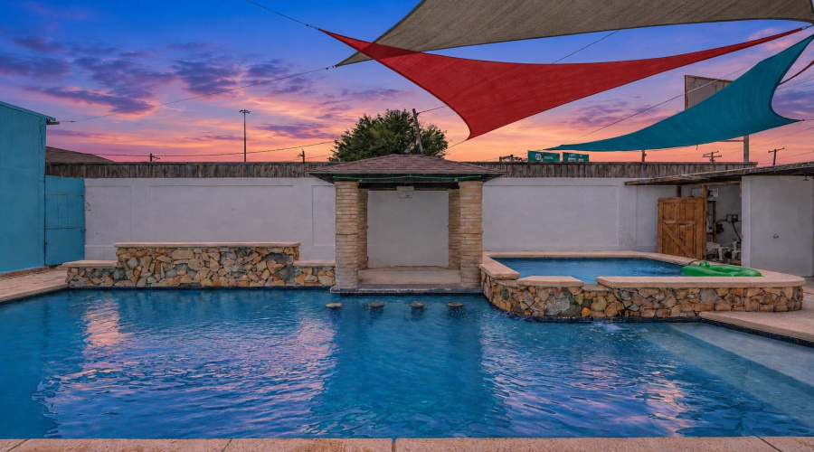 2601 Rosario St, LAREDO, Texas 78043, ,4 BathroomsBathrooms,Commercial retail/office,For Sale,2601 Rosario St,20264565