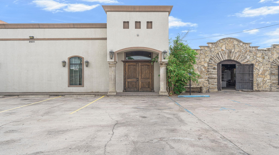 2601 Rosario St, LAREDO, Texas 78043, ,4 BathroomsBathrooms,Commercial retail/office,For Sale,2601 Rosario St,20264565