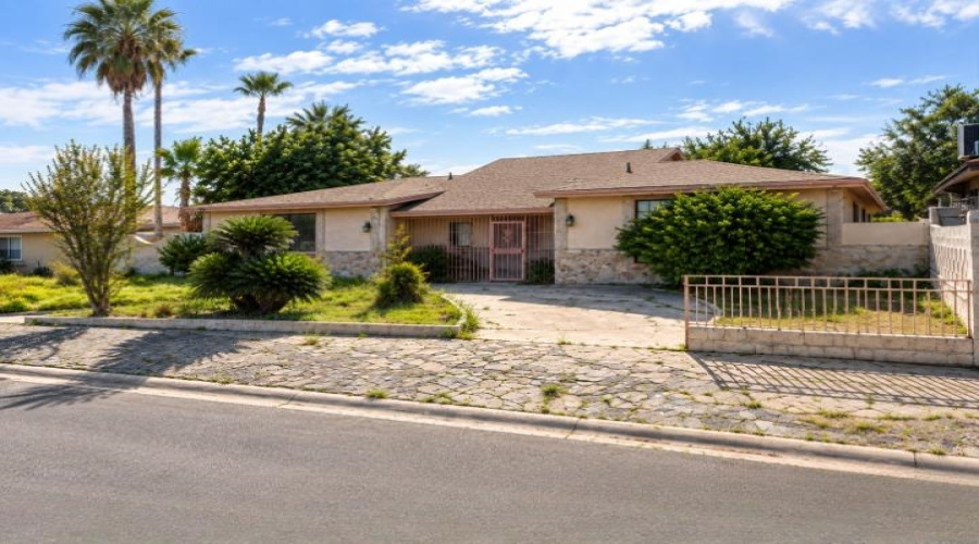 210 Daisy Ln, Laredo, Texas 78046, 3 Bedrooms Bedrooms, 5 Rooms Rooms,2 BathroomsBathrooms,Residential,For Sale,210 Daisy Ln,20264545