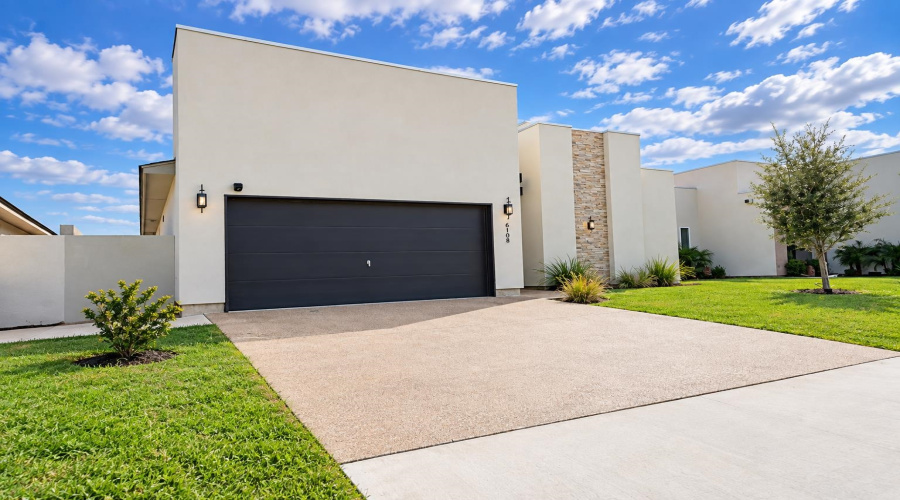 6108 Maryam Dr., LAREDO, Texas 78046, 4 Bedrooms Bedrooms, 8 Rooms Rooms,2 BathroomsBathrooms,Residential,For Sale,6108 Maryam Dr.,20264547