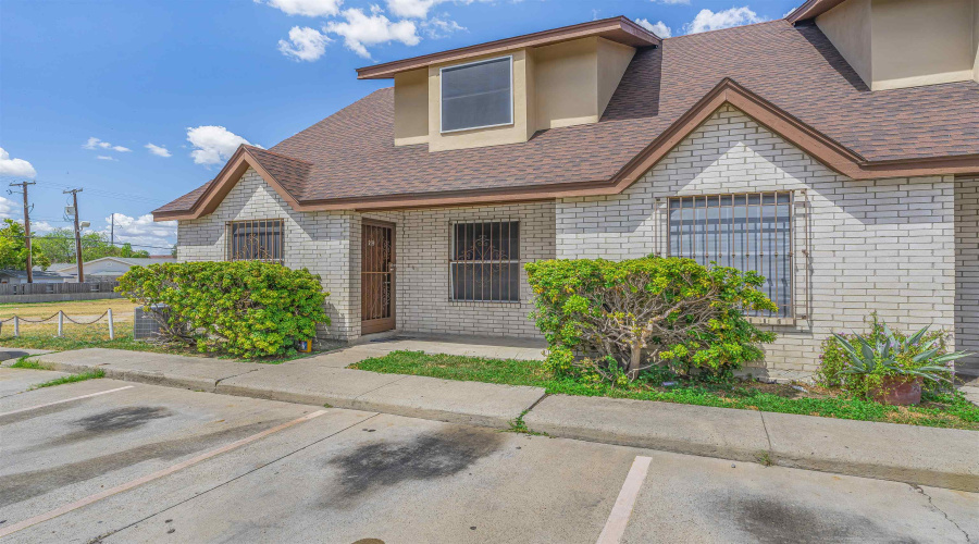 8710 McPherson Rd, LAREDO, Texas 78045, 3 Bedrooms Bedrooms, 6 Rooms Rooms,3 BathroomsBathrooms,Residential,For Sale,8710 McPherson Rd,20264548