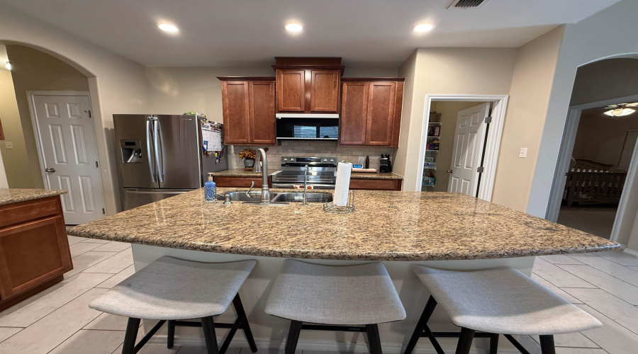 1011 Larvotto Lp., Laredo, Texas 78045, 4 Bedrooms Bedrooms, 9 Rooms Rooms,2 BathroomsBathrooms,Residential,For Sale,1011 Larvotto Lp.,20264549