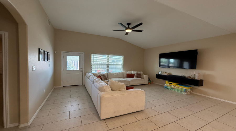 1011 Larvotto Lp., Laredo, Texas 78045, 4 Bedrooms Bedrooms, 9 Rooms Rooms,2 BathroomsBathrooms,Residential,For Sale,1011 Larvotto Lp.,20264549