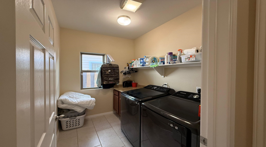 1011 Larvotto Lp., Laredo, Texas 78045, 4 Bedrooms Bedrooms, 9 Rooms Rooms,2 BathroomsBathrooms,Residential,For Sale,1011 Larvotto Lp.,20264549
