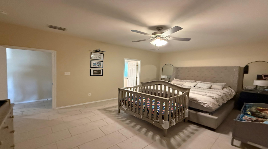 1011 Larvotto Lp., Laredo, Texas 78045, 4 Bedrooms Bedrooms, 9 Rooms Rooms,2 BathroomsBathrooms,Residential,For Sale,1011 Larvotto Lp.,20264549