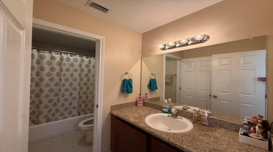 1011 Larvotto Lp., Laredo, Texas 78045, 4 Bedrooms Bedrooms, 9 Rooms Rooms,2 BathroomsBathrooms,Residential,For Sale,1011 Larvotto Lp.,20264549