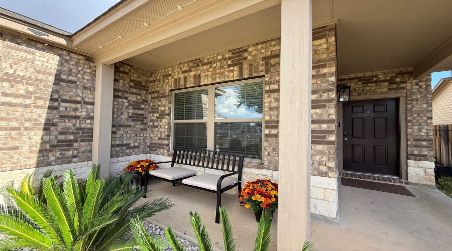 1011 Larvotto Lp., Laredo, Texas 78045, 4 Bedrooms Bedrooms, 9 Rooms Rooms,2 BathroomsBathrooms,Residential,For Sale,1011 Larvotto Lp.,20264549