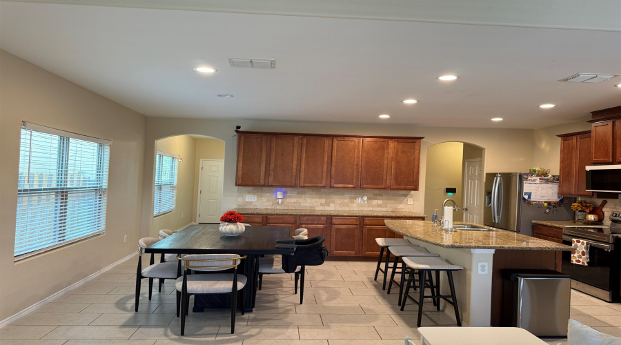 1011 Larvotto Lp., Laredo, Texas 78045, 4 Bedrooms Bedrooms, 9 Rooms Rooms,2 BathroomsBathrooms,Residential,For Sale,1011 Larvotto Lp.,20264549