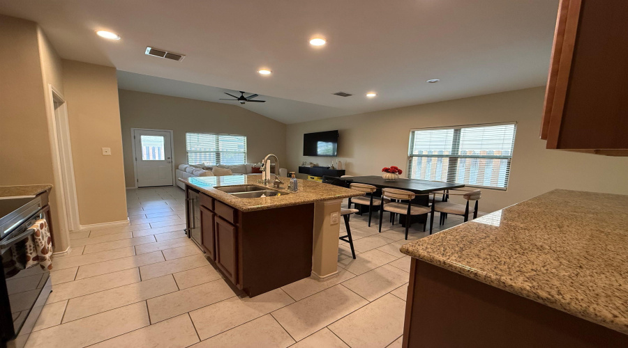1011 Larvotto Lp., Laredo, Texas 78045, 4 Bedrooms Bedrooms, 9 Rooms Rooms,2 BathroomsBathrooms,Residential,For Sale,1011 Larvotto Lp.,20264549