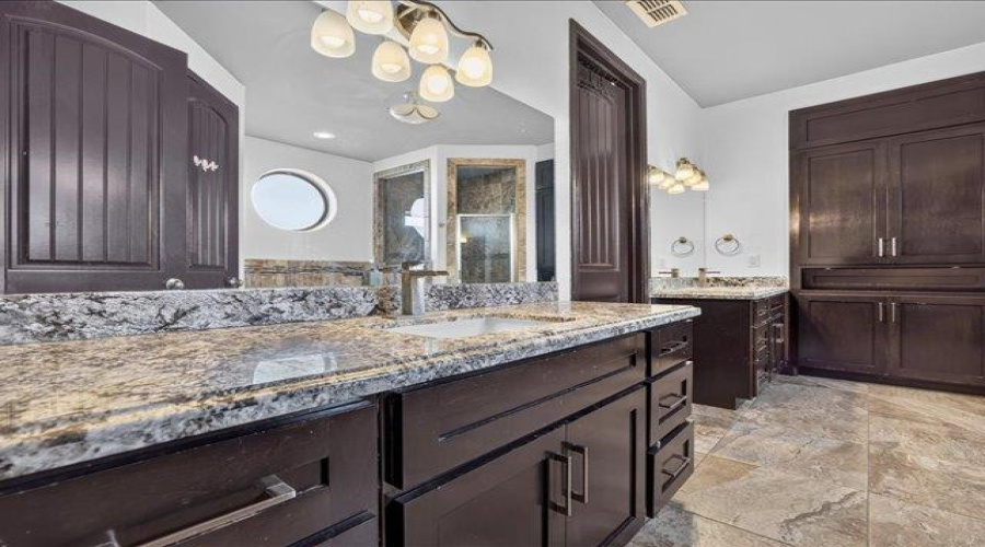 304 Tomcat Ln., LAREDO, Texas 78045, 4 Bedrooms Bedrooms, 8 Rooms Rooms,4 BathroomsBathrooms,Residential,For Sale,304 Tomcat Ln.,20264550