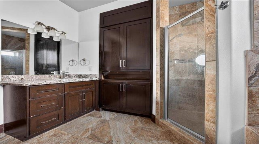 304 Tomcat Ln., LAREDO, Texas 78045, 4 Bedrooms Bedrooms, 8 Rooms Rooms,4 BathroomsBathrooms,Residential,For Sale,304 Tomcat Ln.,20264550