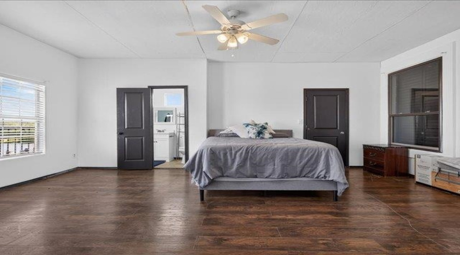 304 Tomcat Ln., LAREDO, Texas 78045, 4 Bedrooms Bedrooms, 8 Rooms Rooms,4 BathroomsBathrooms,Residential,For Sale,304 Tomcat Ln.,20264550