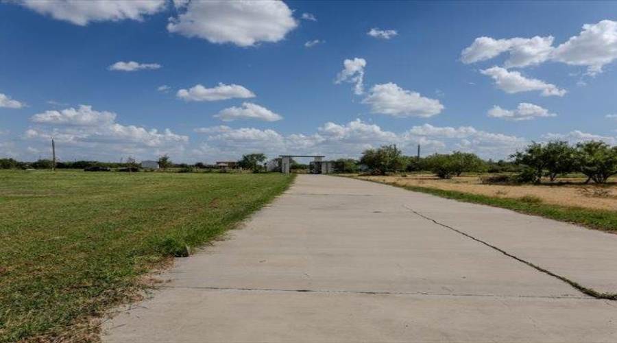 304 Tomcat Ln., LAREDO, Texas 78045, 4 Bedrooms Bedrooms, 8 Rooms Rooms,4 BathroomsBathrooms,Residential,For Sale,304 Tomcat Ln.,20264550