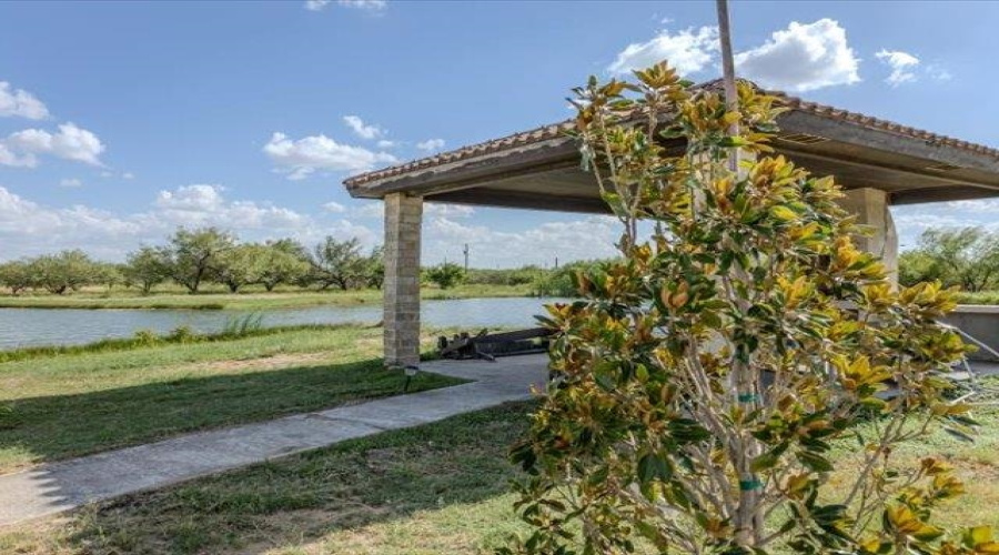 304 Tomcat Ln., LAREDO, Texas 78045, 4 Bedrooms Bedrooms, 8 Rooms Rooms,4 BathroomsBathrooms,Residential,For Sale,304 Tomcat Ln.,20264550