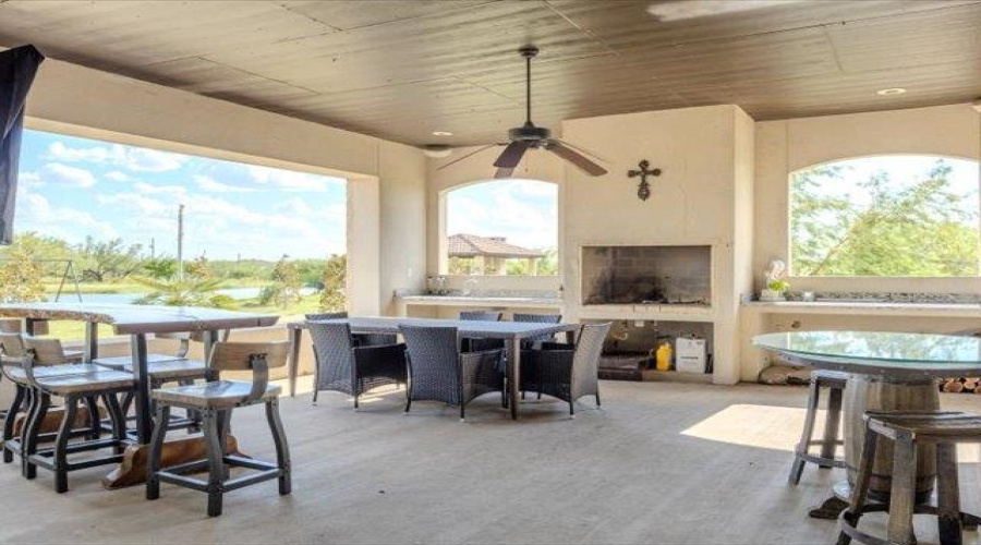 304 Tomcat Ln., LAREDO, Texas 78045, 4 Bedrooms Bedrooms, 8 Rooms Rooms,4 BathroomsBathrooms,Residential,For Sale,304 Tomcat Ln.,20264550