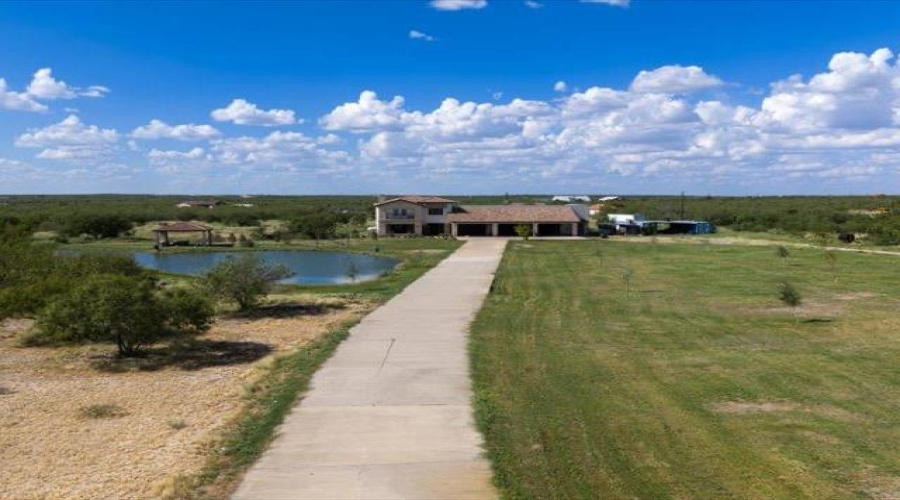 304 Tomcat Ln., LAREDO, Texas 78045, 4 Bedrooms Bedrooms, 8 Rooms Rooms,4 BathroomsBathrooms,Residential,For Sale,304 Tomcat Ln.,20264550