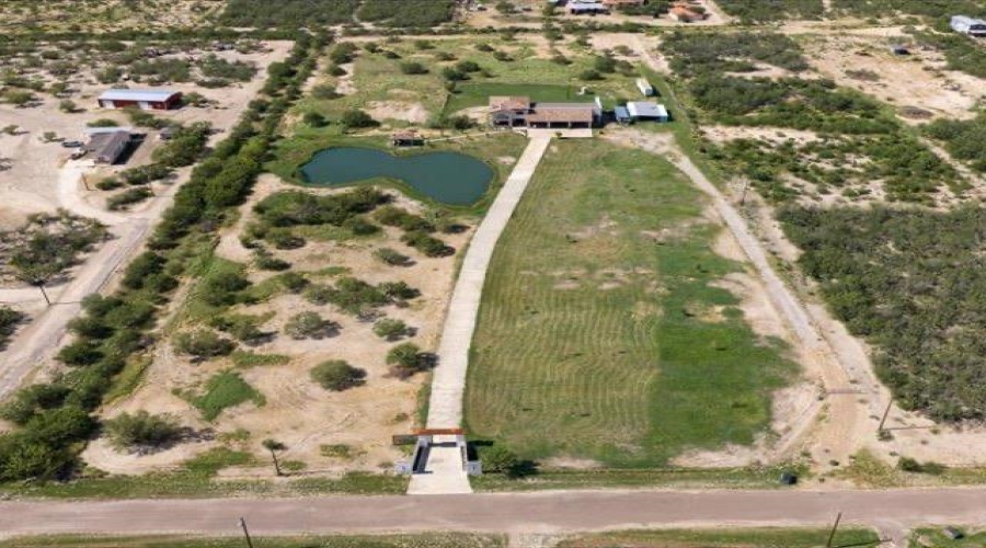 304 Tomcat Ln., LAREDO, Texas 78045, 4 Bedrooms Bedrooms, 8 Rooms Rooms,4 BathroomsBathrooms,Residential,For Sale,304 Tomcat Ln.,20264550